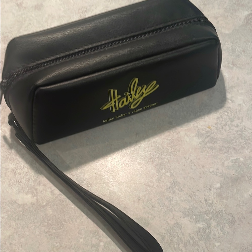 Hailey Bieber/Vogue Eyewear Black Case